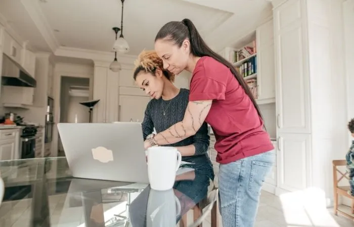 Cómo Invertir Pequeñas Cantidades de Dinero para Crecer